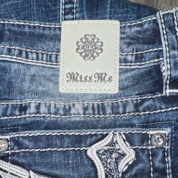 Miss Me Mid-Rise Boot Cut Pop Wing Cross Jeans Sz 28x34 - Picture 11 of 11